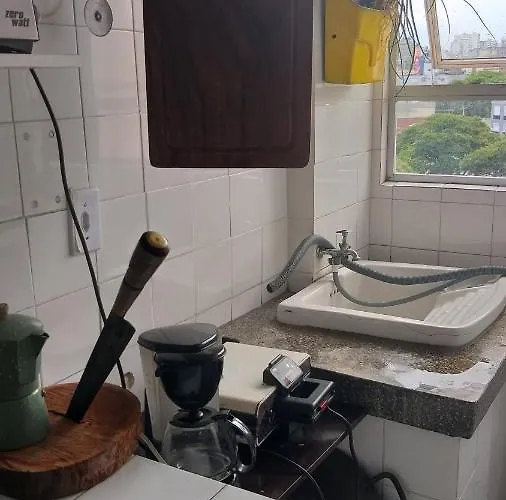 Individual Compartilha Somente A Cozinha Com O Morador E Sua Cachorra Chori Habitación en casa particular